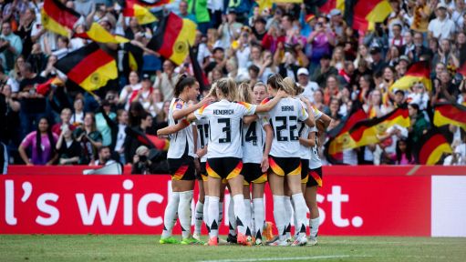 球迷：这队今天有夺冠气质